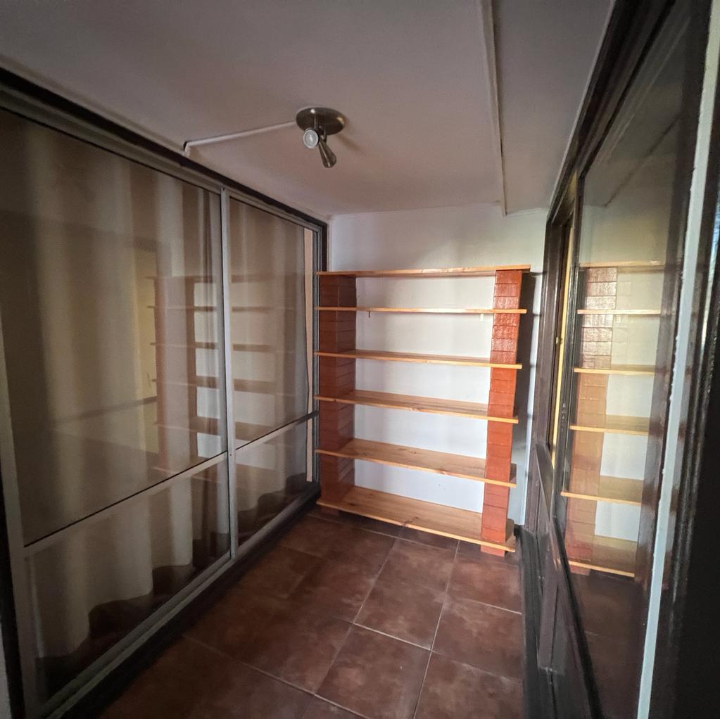 AMPLIA CASA - CALLE VAN BUREN.-